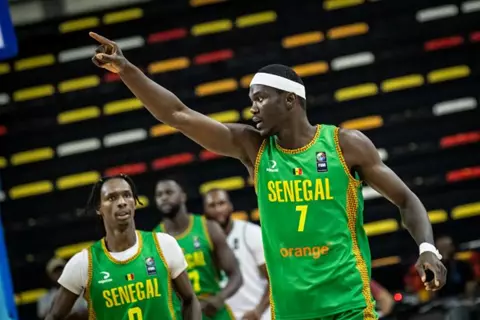 المفاجآت مستمرة.. السنغال إلى نصف نهائي الأفروباسكت 2025 على حساب نيجيريا